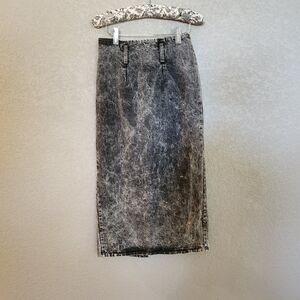 Vintage stuffed skirt. Acid wash skirt. Size 7/8. Midi style jean skirt.